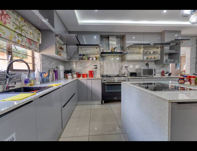 5 BEDROOM HOUSE FOR SALE IN BALLITO CENTRAL